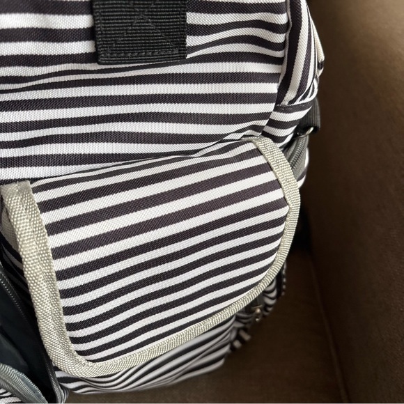 Sable Black & White Striped Backpack Diaper Bag. Excellent conditional INV25/478 - Picture 8 of 16